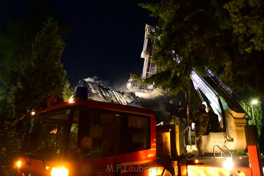 Grossfeuer Einfamilienhaus Siegburg Muehlengrabenstr P0596.JPG - Miklos Laubert